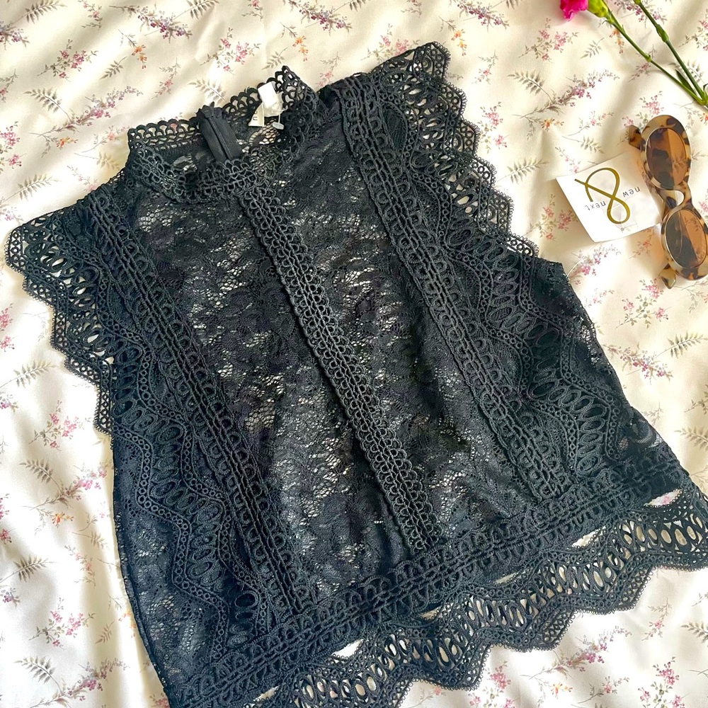 Mock neck Lace